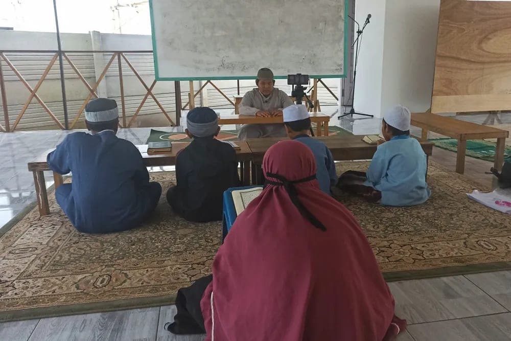 Santri Kuttab Ababil Menjalani Tasmi’ Hafalan Bulanan